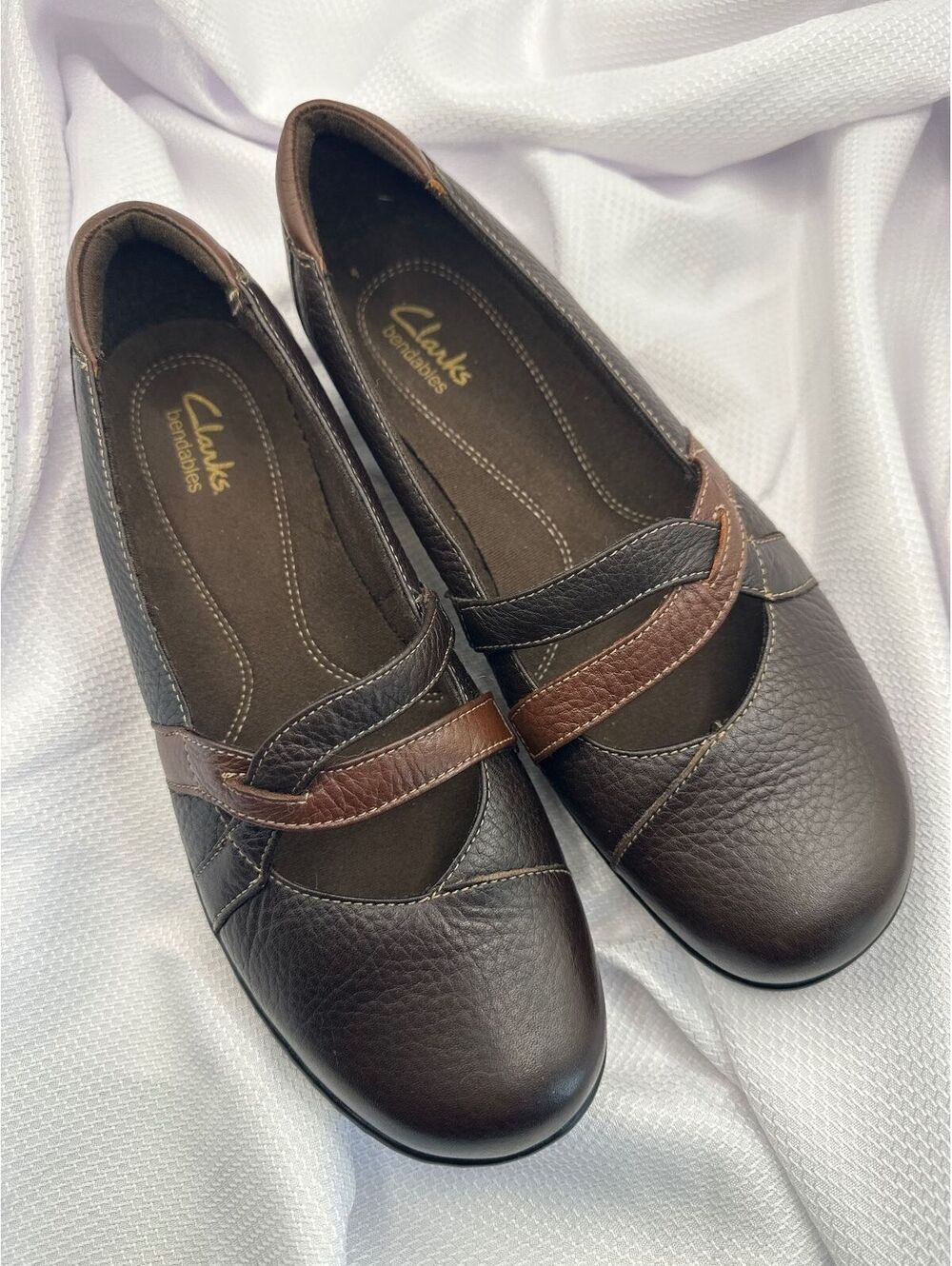 Clarks Bendables Ladies Mary Jane 2-toned Brown Leather Shoes Size 9M Like New